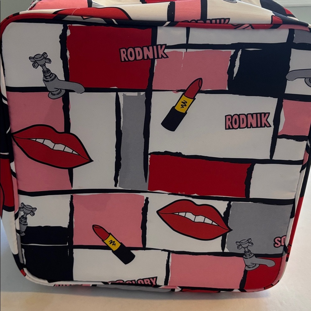 SOAP & GLORY NYLON VANITY CASE PINK RED WHITE BLACK LIPS DESIGN SILVER ZIPPER - Picture 5 of 13